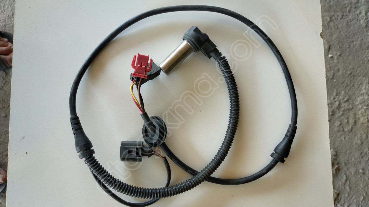 AUDİ A4 ABS SENSÖRÜ ÖN 8D0927803D