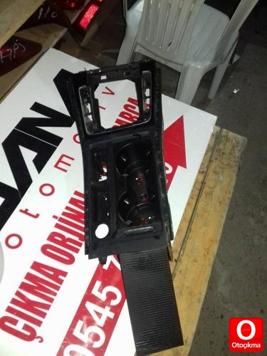 golf 7 2013 model orta konsol-bardaklık...........