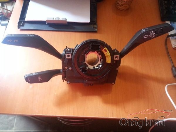 AUDİ A4 SİNYAL KOLU ORİJİNAL ÇIKMA PARÇA