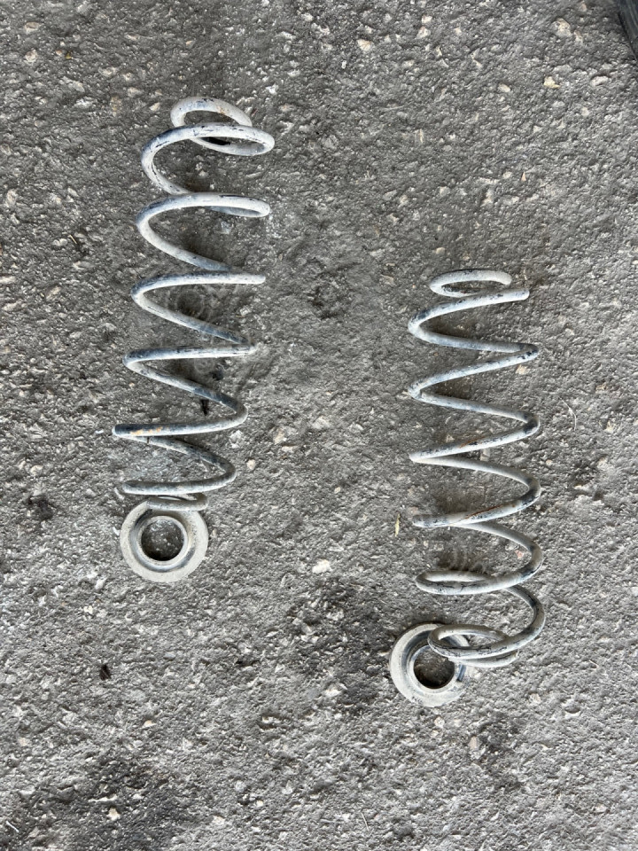 CİTROEN C-ELYSEE SAĞ SOL TAKIM ARKA HELEZON YAYI ÇIKMA PARÇA