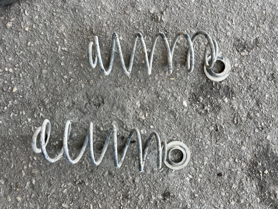 PEUGEOT 301 SAĞ SOL TAKIM ARKA HELEZON YAYI ÇIKMA PARÇA