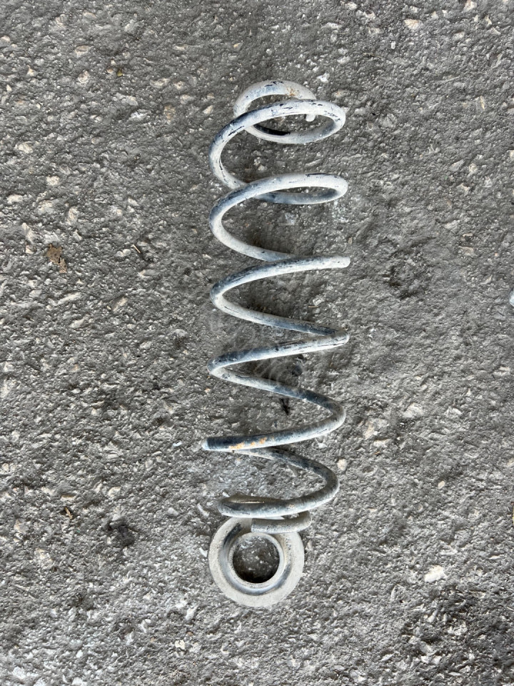 PEUGEOT 301 SAĞ ARKA HELEZON YAYI ÇIKMA PARÇA