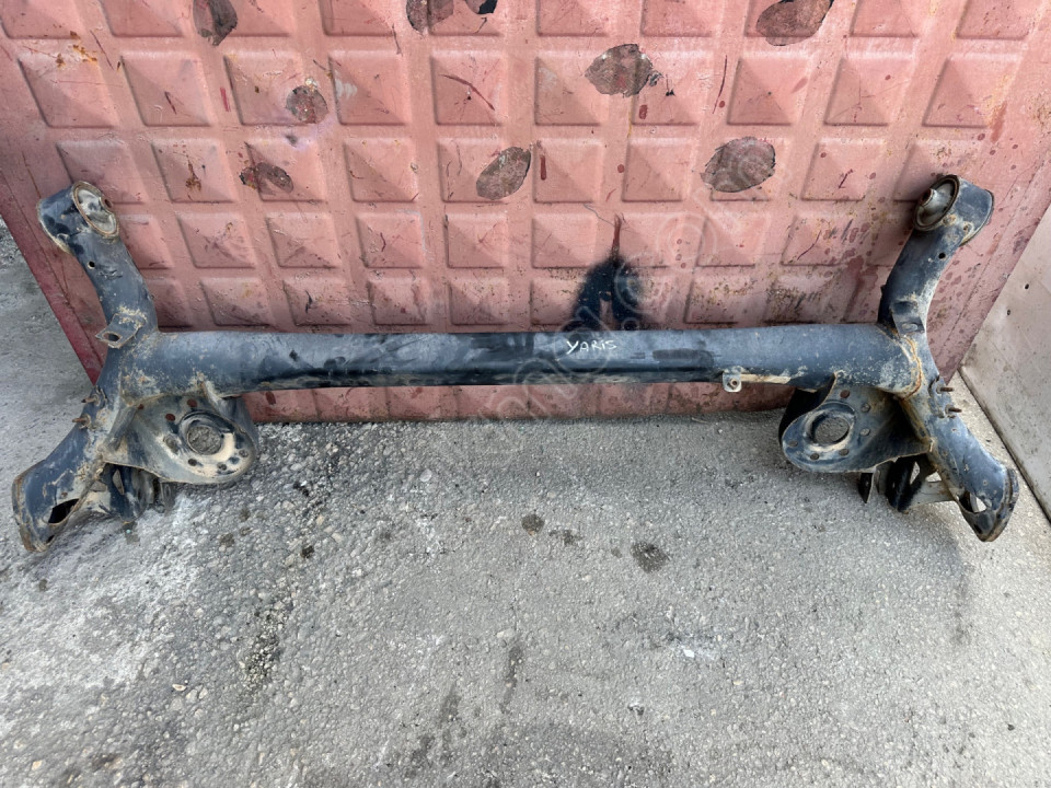 Toyota Yaris Çıkma arka dingil