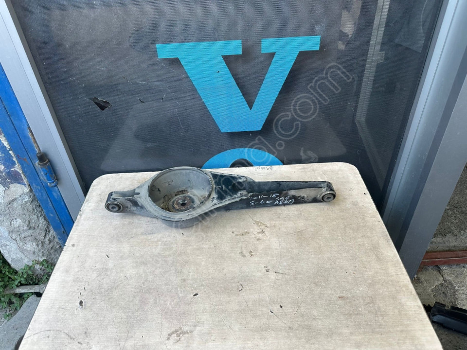 Volvo s60 sağ arka salıncak taşıyıcı