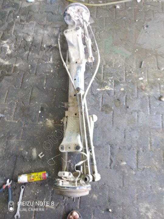 Mazda 323 arka dingil dolu