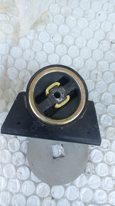 chevrolet evanda çıkma arka travers kulağı