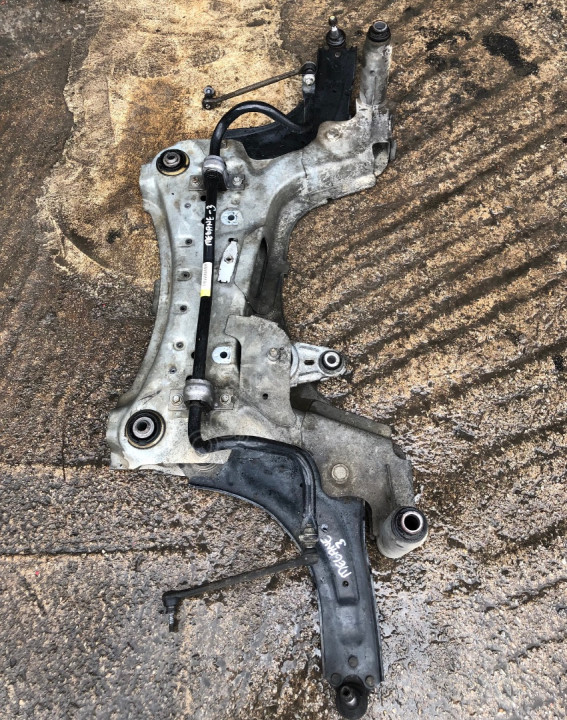 MEGANE 3 TRAVERS ORJİNAL ÇIKMA