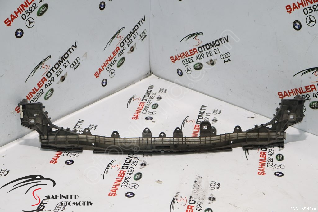 MERCEDES C SERİSİ A205 W205 ÖN RADYATÖR DESTEK BRAKETİ