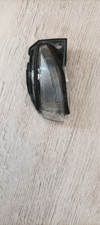 COROLLA-AURİS-YARİS SOL AYNA SİNYALİ LED&#039;Lİ