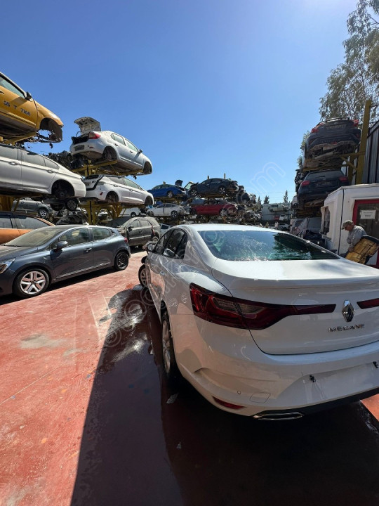 2019 MEGANE 4 BAGAJ CAMI ÜNALLAR OTO YEDEK PARÇA’’DA