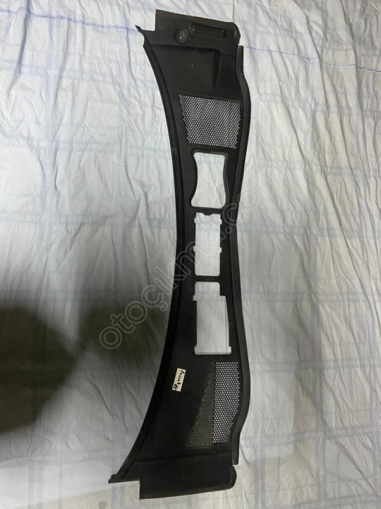 Volkswagen Passat B5 Ön Cam Izgarası Orjinal