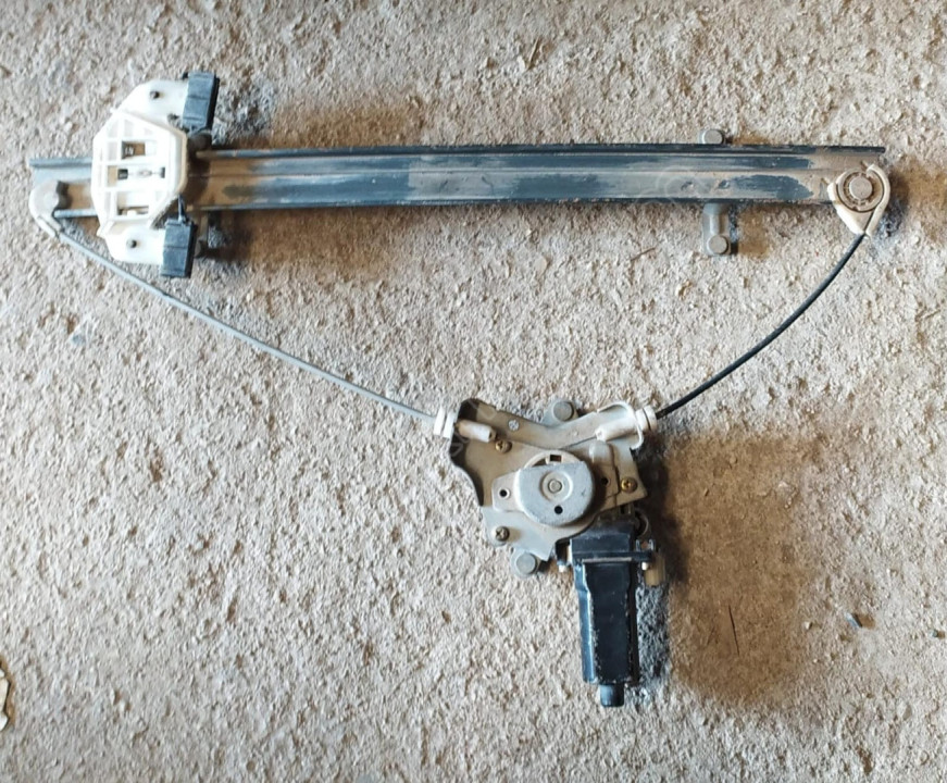 HYUNDAİ GETZ SAĞ ÖN CAM KRİKOSU