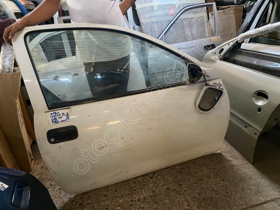 OPEL CORSA B SAĞ ÖN KAPI CAM KRİKOSU TEK KAPI ARAÇ İÇİN
