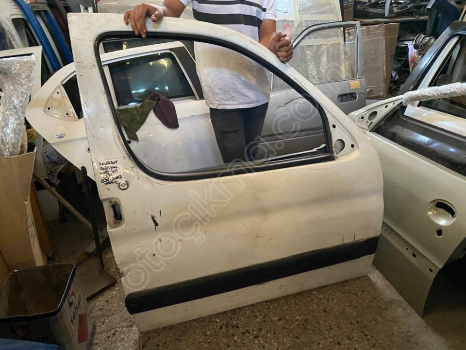 PEUGEOT PARTNER SAĞ ÖN KAPI CAM KRİKOSU 1998-2008 MODEL