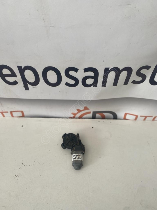 Renault Megane 2 Sol Ön Cam Motoru Hatasız Orjinal Çıkma