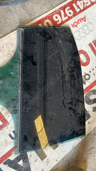 skoda rapid 2016 sağ arka kapı camı