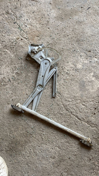 toyota corolla 2018 sağ ön cam krikosu