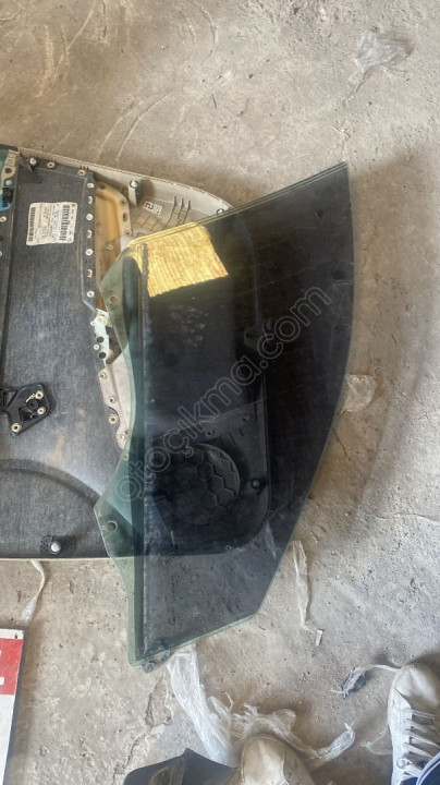 skoda octavia 2018 ön sol kapı camı