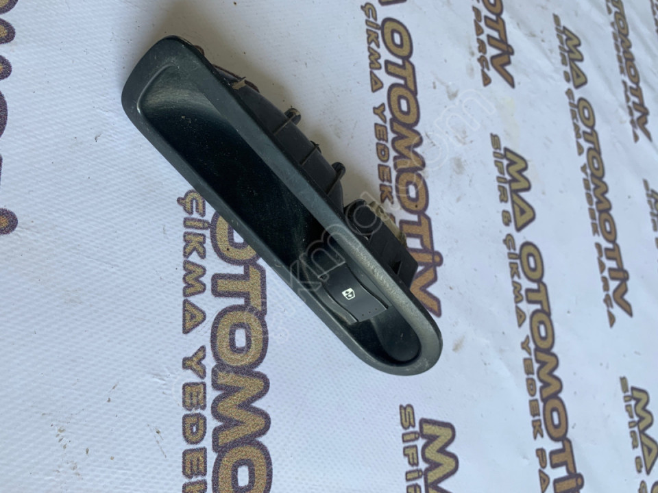 RENAULT MEGANE 2 SAĞ ARKA CAM DÜĞMESİ