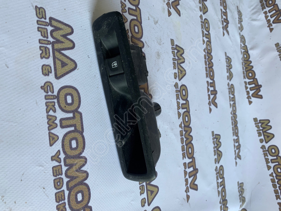 RENAULT MEGANE 3 SAĞ ÖN CAM DÜĞMESİ