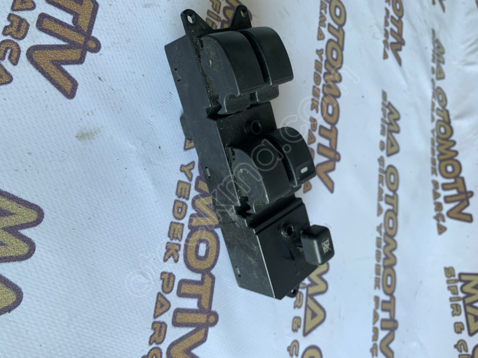 MİTSUBİSHİ LANCER SOL ÖN CAM DÜĞMESİ