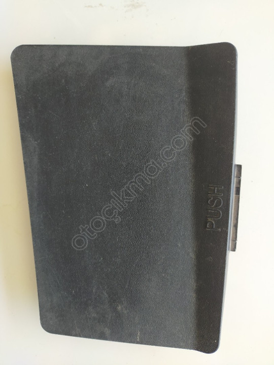 AUDİ Q7 ÖN CAM IZGARASI KAPAĞI 4M1819447