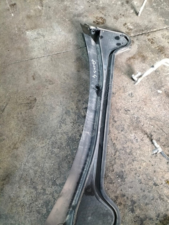 FORD FOCUS 4 ÖN CAM IZGARASI