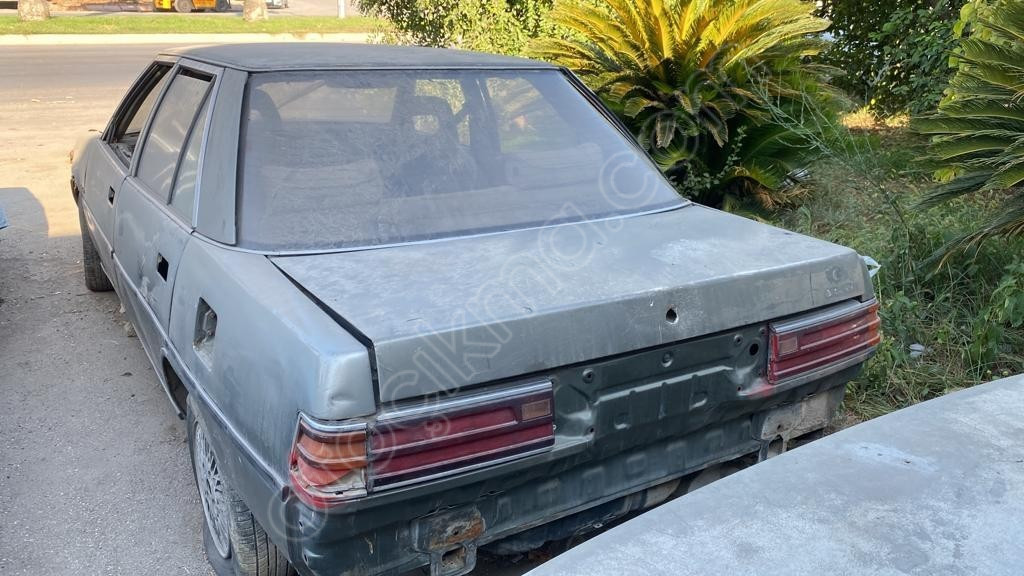 MİTSUBİSHİ GALANT BAGAJ CAMI 1988 MODEL ORJİNAL