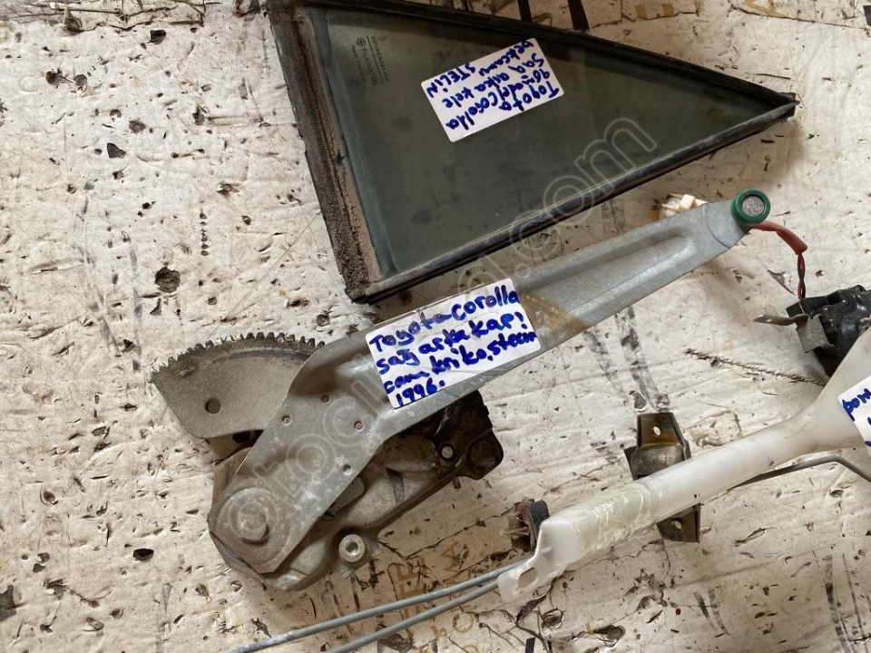 TOYOTA COROLLA SAĞ ARKA KAPI CAM KRİKOSU 1993-1998 MODEL