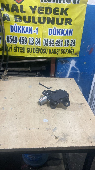 RENAULT MEGANE 3 ARKA CAM SİLGEÇ MOTORU