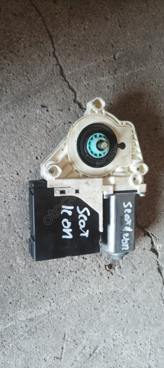 SEAT LEON CAM KRİKOSU