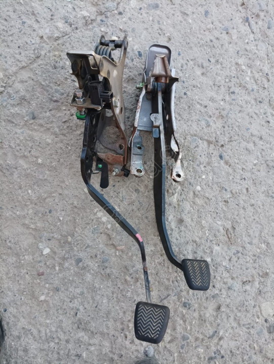 TOYOTA AURİS 2014 MODEL DEBRİYAJ PEDALI