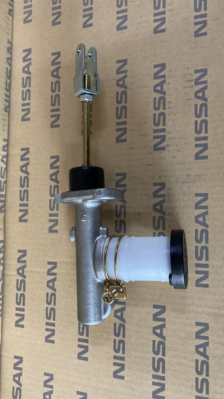 Nissan Pick-Up D22 Debriyaj Üst Merkez (BGF) ÇIKMA