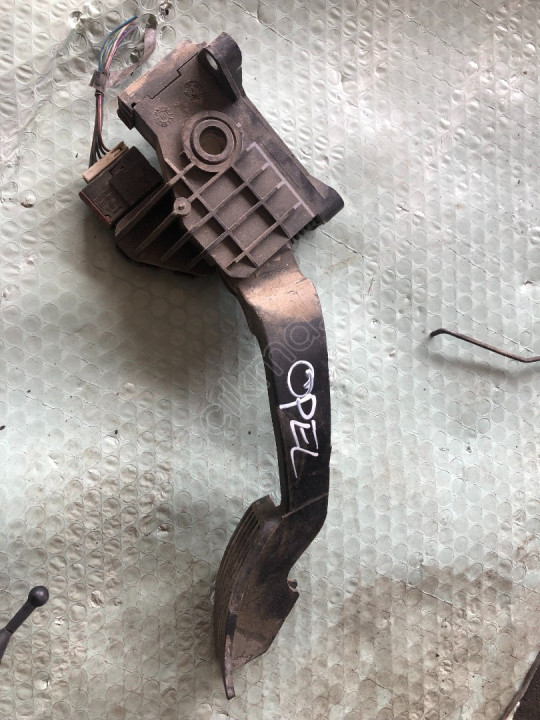 Opel Corsa D Gaz Pedalı