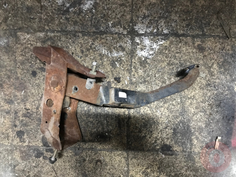 Nissan Skystar Debriyaj Pedalı 2003-2011