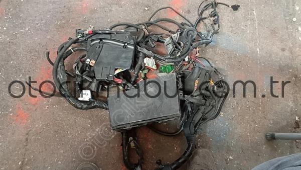 Fort focus 3 1.5 otomatik motor içi tesisatı sigorta kutusu