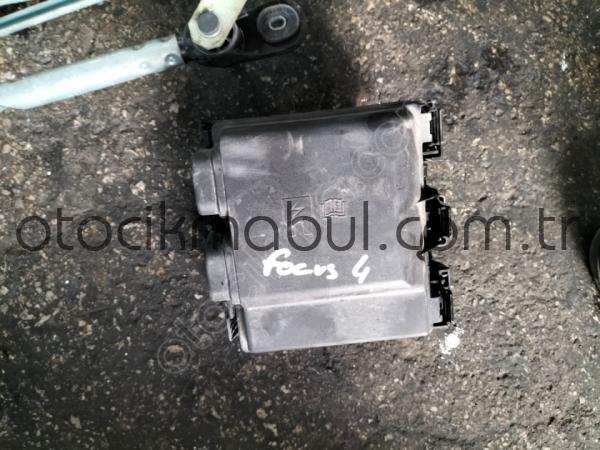 FORD FOCUS 4 SİGORTA ALT ÜST KAPAK