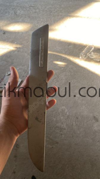 8K1853190A audi a4 ön göğüs sağ süs çıtası