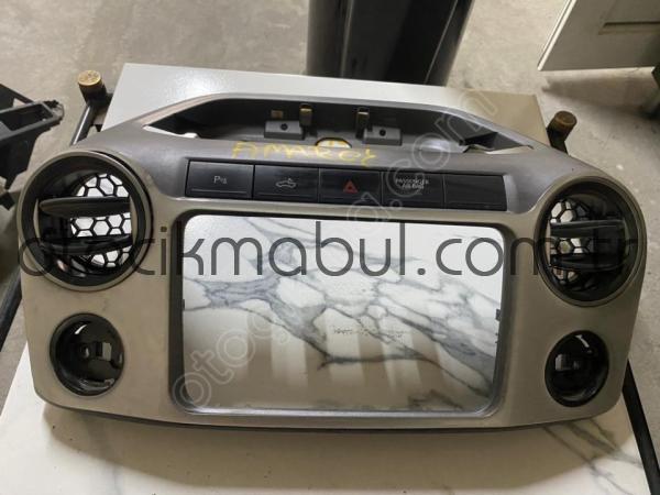 VOLKSWAGEN AMAROK 2014 ÇIKMA ORJİNAL TEYP ÇERÇEVESİ