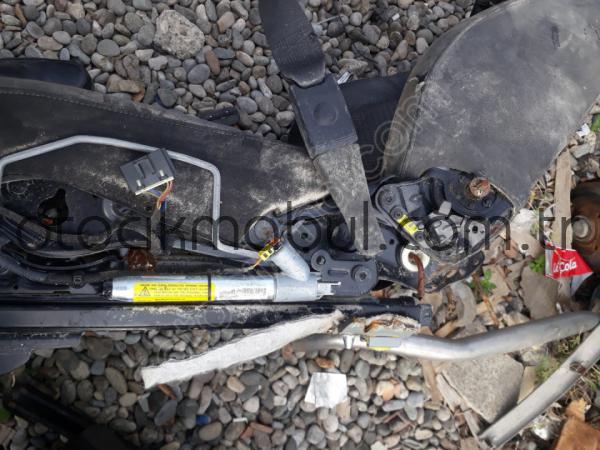 Opel Insignia emmiyet kemer tokasi hava yastıklı