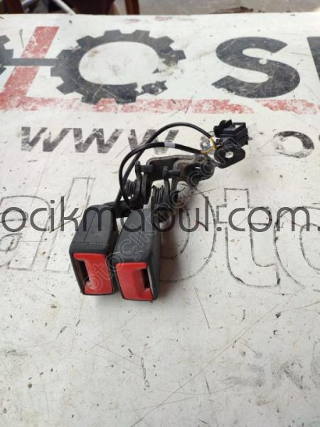 3V0857739 Skoda Superb 2020 arka emniyet kemeri kilidi