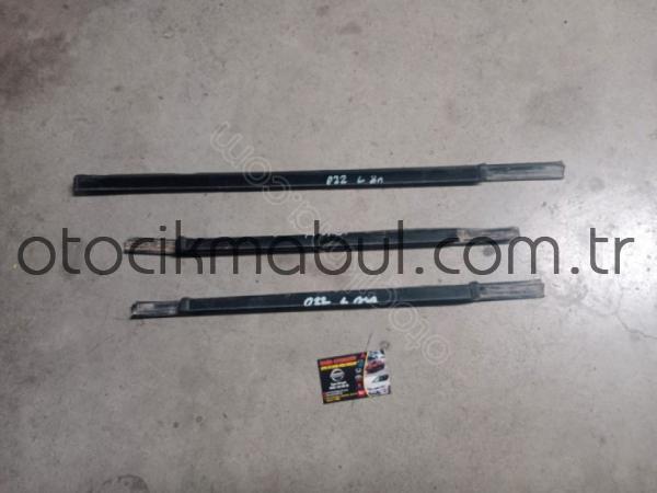 Nissan 2.7 Skystar D22 Sağ &amp; Sol Cam Çıtası 1998 -ÇIKMA