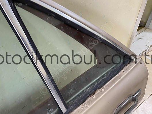 MERCEDES W126 ORJİNAL KELEBEK CAMLAR BULUNUR KUSURSUZ