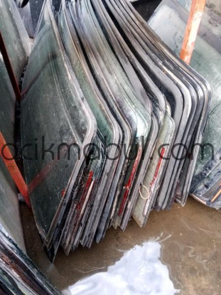 Tofaş Şahin Doğan 131 arka cam