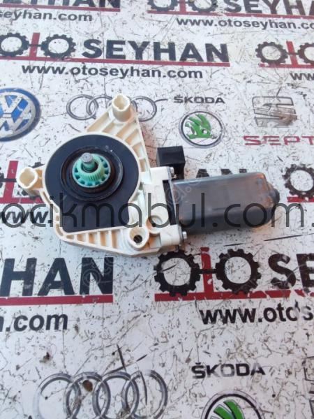 5Q4959802B Passat b8 sağ ön cam motoru