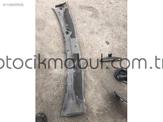 Orijinal Renault Megane 3 Ön Cam Izgarası - Temiz ve Çık