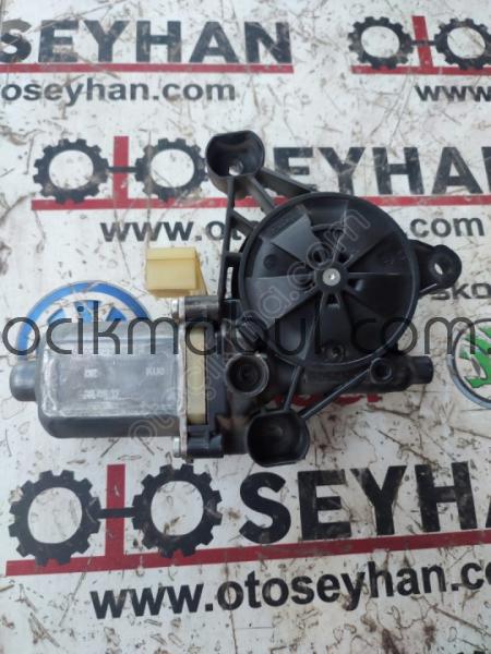 5Q0959802B golf 7 sağ ön cam motoru