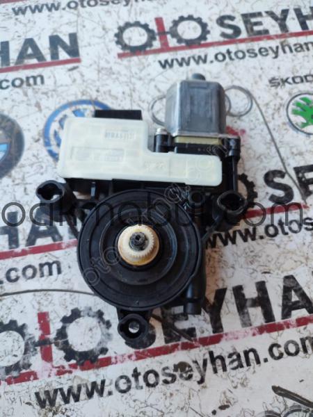 5Q0959812E Seat Leon 2015 sağ arka kapı cam motoru