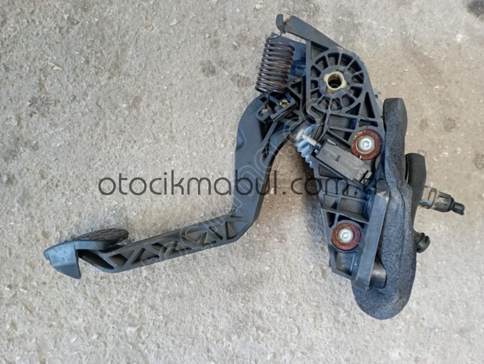 FORD COURİER DEBRİYAJ PEDAL ÜST MERKEZ.7B633
