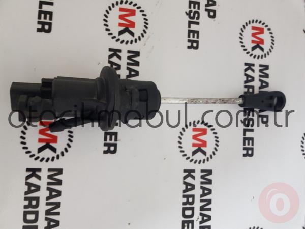 AUDİ A4 A5 DEBRİYAJ ÜST MERKEZİ  8K1721401